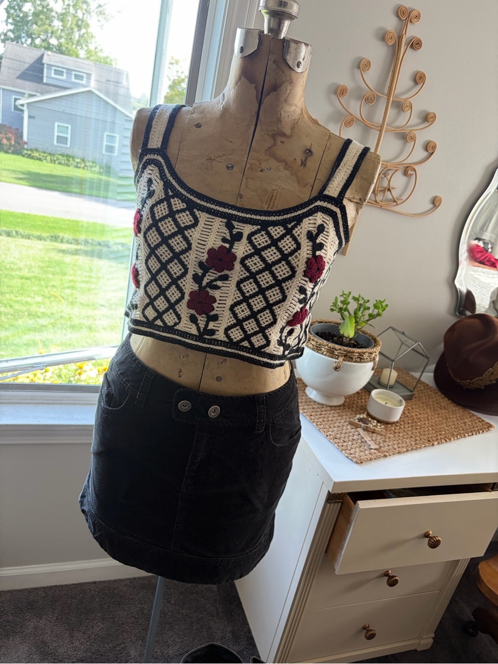 Crochet Cropped Tank Top by Timing